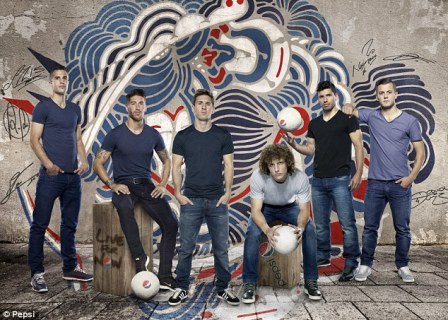 Messi, RVP, Aguero, Luiz dkk Bergabung di Pepsi`s Dream Team